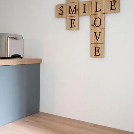 L'airbusien - Terrasse Et Parking - Airbus A Cote *