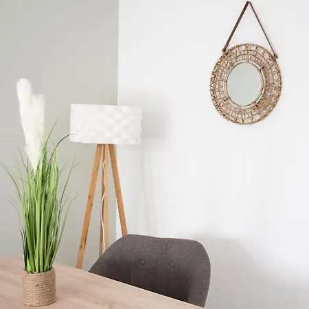 L'airbusien - Terrasse Et Parking - Airbus à Coté * Colomiers